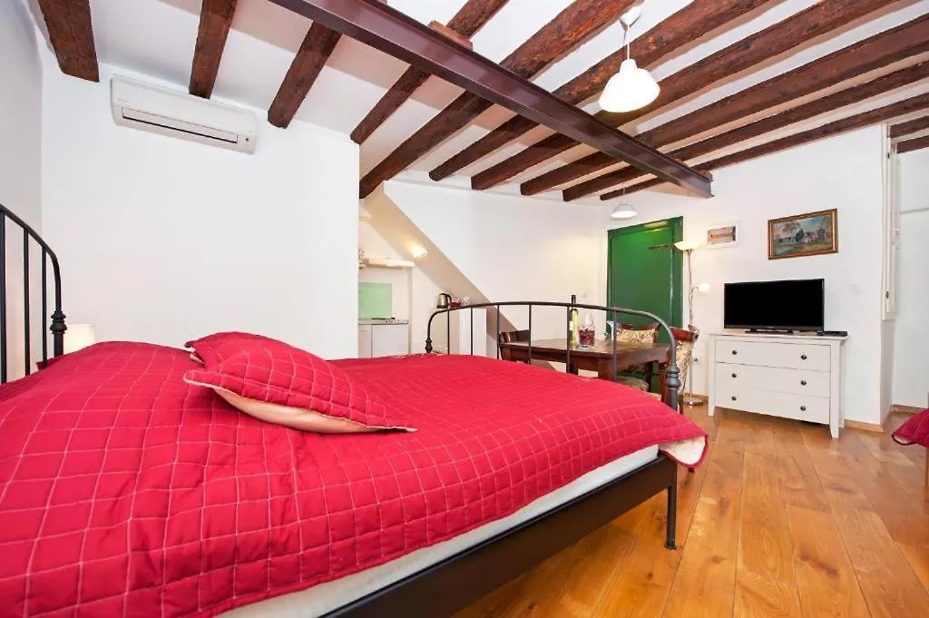 Retro Studio Oscar I Rovinj 0*,  Chorwacja